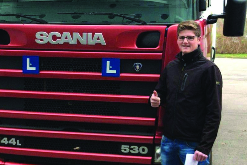 Jongste vrachtwagenchauffeur van Nederland
