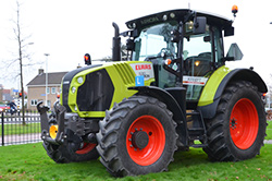 Rijles in een tractor van Kreeft Opleidingen